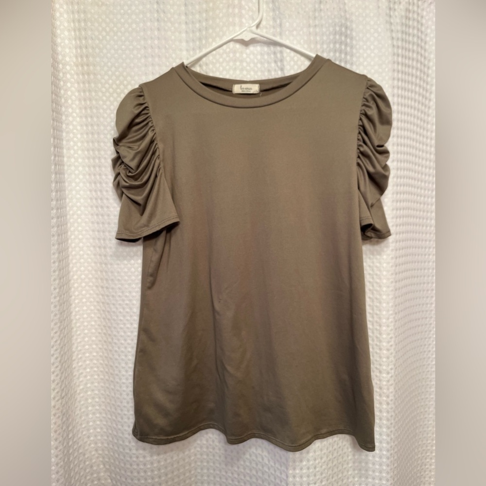 Les Amis ruched army green t-shirt, size large